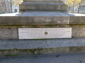 Socle de la statue de François Arago à Paris détruite en 1942